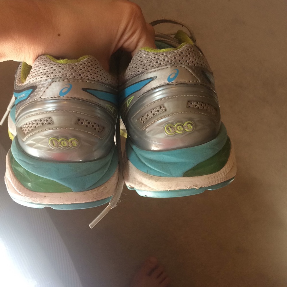 ASICS - Picture 3 of 5